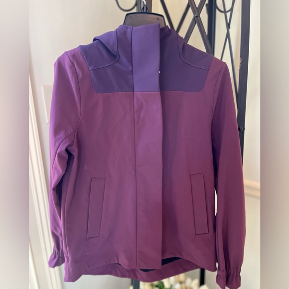 Lululemon Studio Softshell Hooded Jacket, plum/deep zinfandel: SZ 4 - Picture 4 of 5